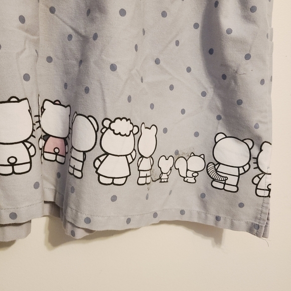 Hello Kitty | Women's Gray Polka Dot Graphic Print Scrubs Shirt (Size 2XL) - Picture 15 of 16